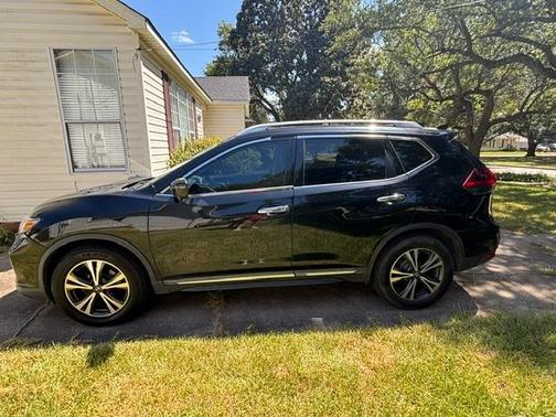 Black 2018 Nissan Rogue SL