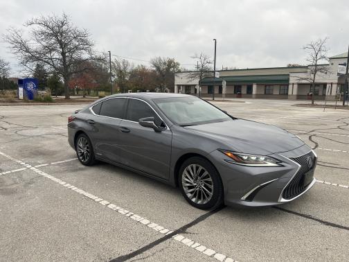 2019 Lexus ES 300h Ultra Luxury