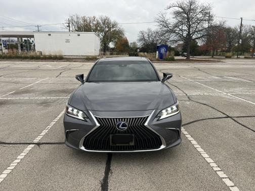 2019 Lexus ES 300h Ultra Luxury