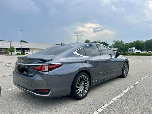 2019 Lexus ES 300h Ultra Luxury