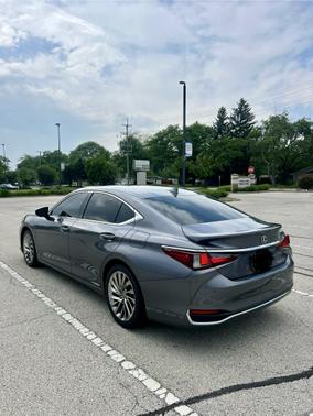 2019 Lexus ES 300h Ultra Luxury