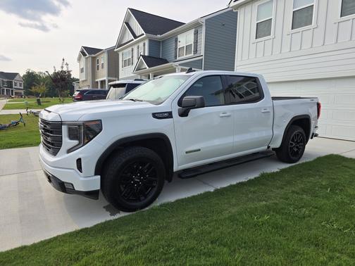 White 2023 GMC Sierra 1500 Elevation