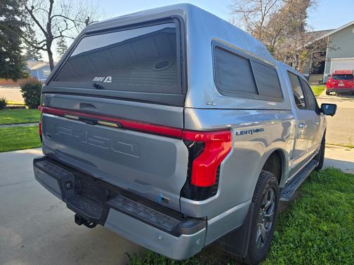 2022 Ford F-150 Lightning LARIAT