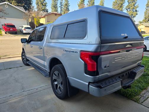 2022 Ford F-150 Lightning LARIAT