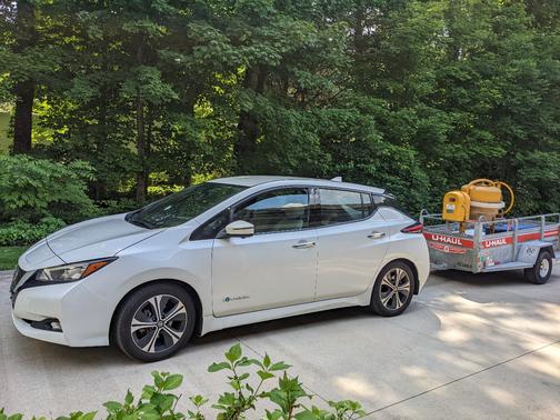 White 2019 Nissan Leaf SL