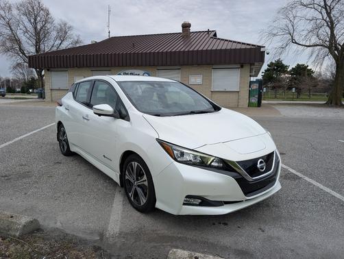 White 2019 Nissan Leaf SL