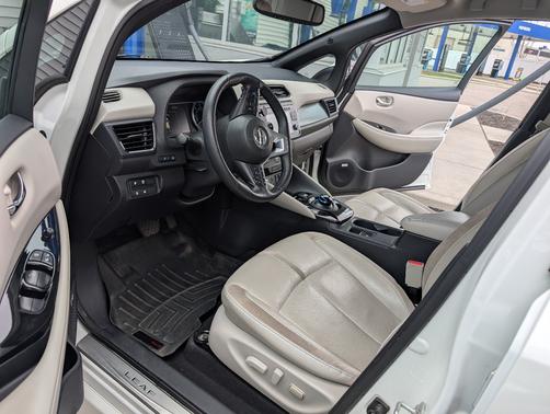 White 2019 Nissan Leaf SL