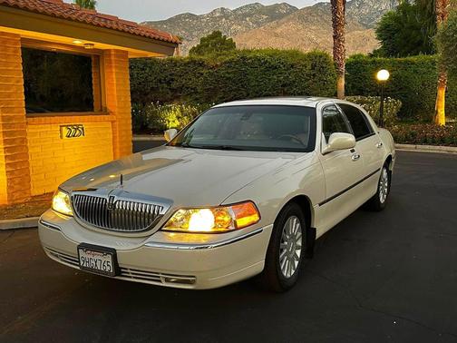 White 2003 Lincoln Town Car Cartier