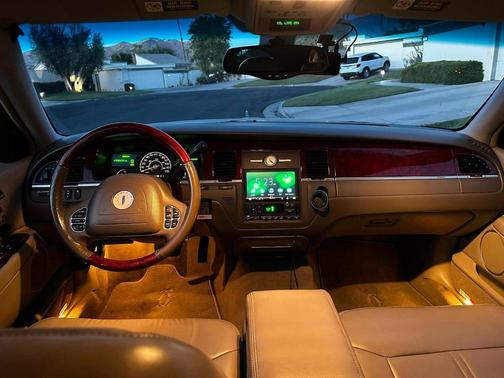 White 2003 Lincoln Town Car Cartier