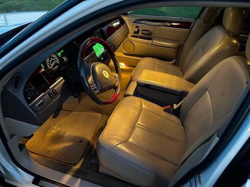 White 2003 Lincoln Town Car Cartier