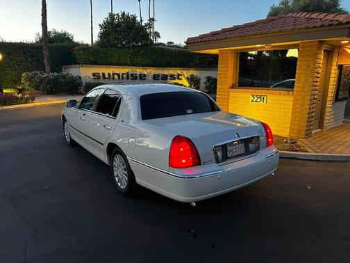 White 2003 Lincoln Town Car Cartier