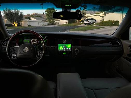 White 2003 Lincoln Town Car Cartier