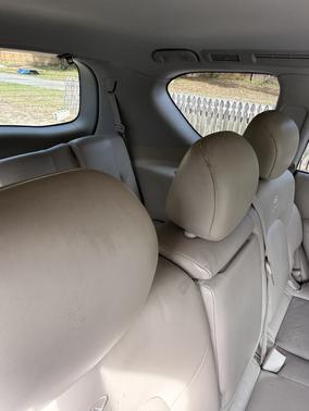 White 2011 INFINITI QX56 Base