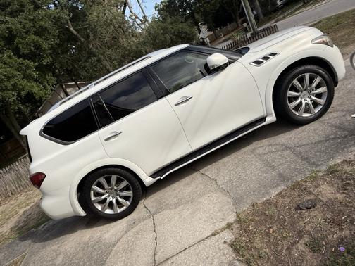 White 2011 INFINITI QX56 Base