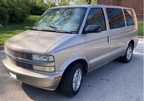 Photo 1 of 15 of 2005 Chevrolet Astro Base