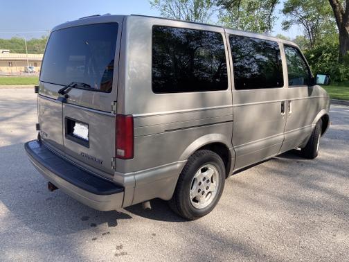 Photo 3 of 15 of 2005 Chevrolet Astro Base
