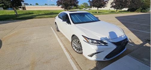 2019 Lexus ES 300h Ultra Luxury