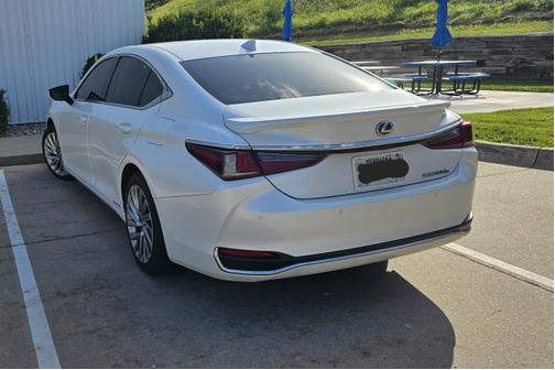 2019 Lexus ES 300h Ultra Luxury