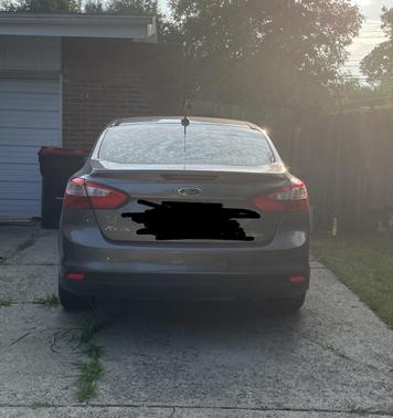 Gray 2014 Ford Focus SE