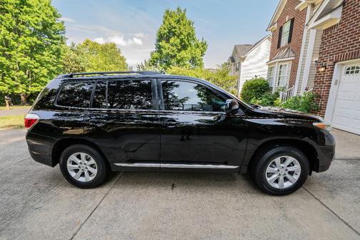 Black 2012 Toyota Highlander SE