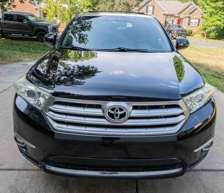 Black 2012 Toyota Highlander SE