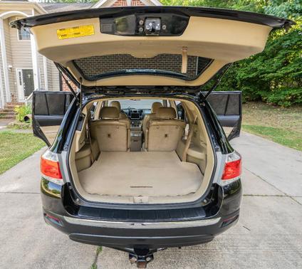 Black 2012 Toyota Highlander SE