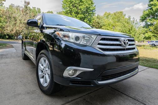 Black 2012 Toyota Highlander SE