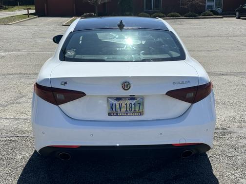 2021 Alfa Romeo Giulia Base