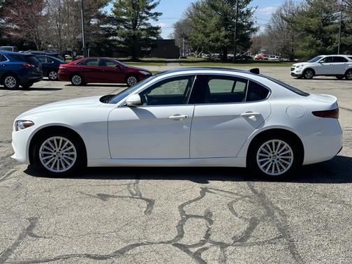 2021 Alfa Romeo Giulia Base