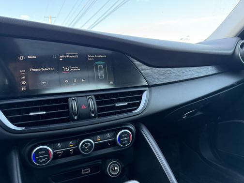 White 2021 Alfa Romeo Giulia Base