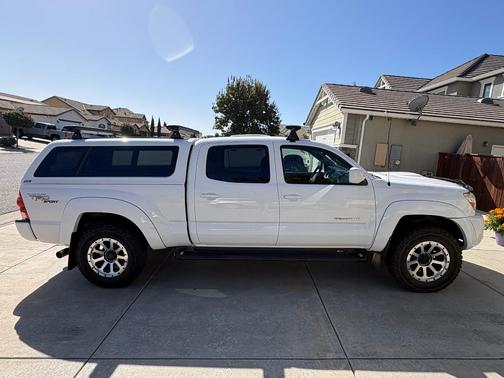 White 2005 Toyota Tacoma Double Cab