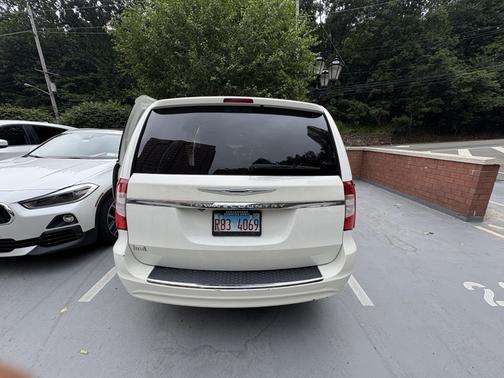 2013 Chrysler Town & Country Touring