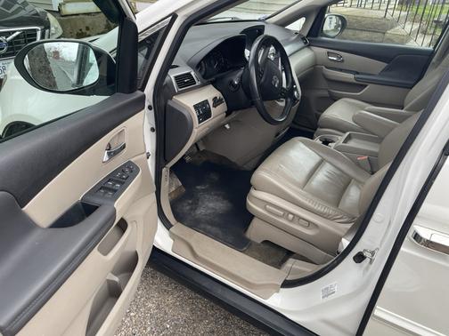 White 2015 Honda Odyssey EX-L