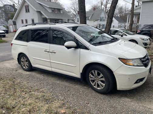 White 2015 Honda Odyssey EX-L