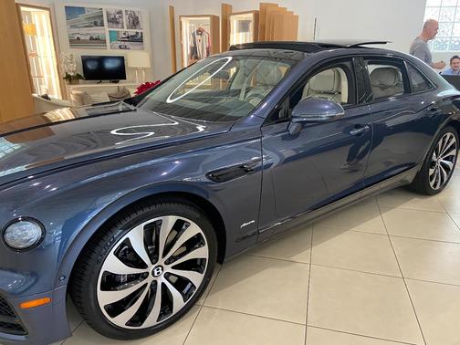 Blue 2023 Bentley Flying Spur Base