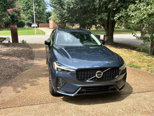 2024 Volvo XC60 B5 Plus Dark Theme