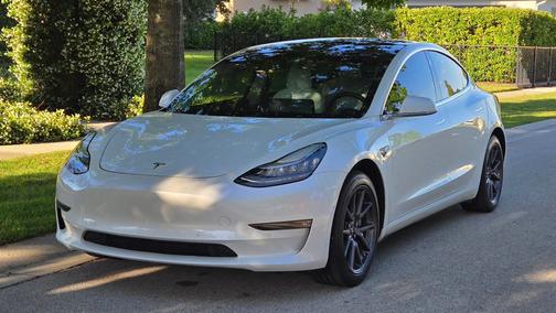White 2019 Tesla Model 3 Standard Range Plus