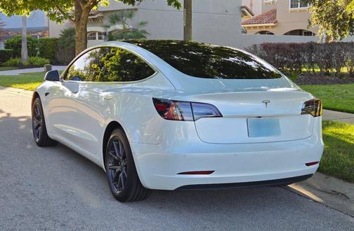 White 2019 Tesla Model 3 Standard Range Plus