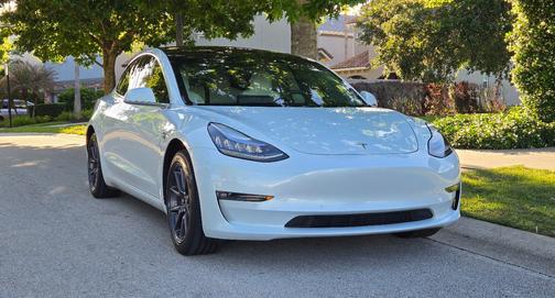 White 2019 Tesla Model 3 Standard Range Plus