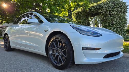 White 2019 Tesla Model 3 Standard Range Plus