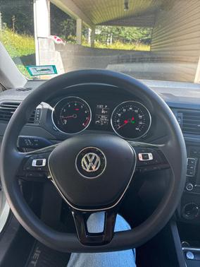 White 2015 Volkswagen Jetta 2.0L S