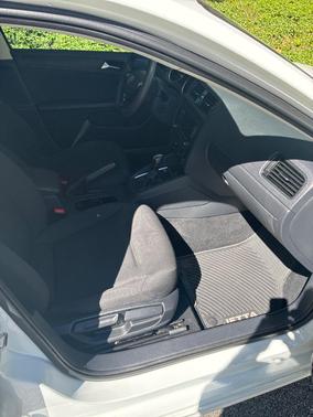 White 2015 Volkswagen Jetta 2.0L S