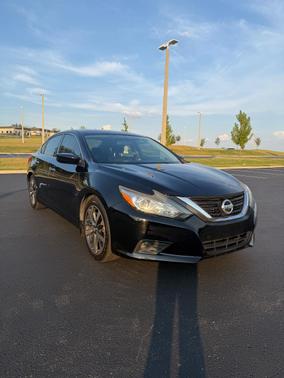 Black 2016 Nissan Altima 2.5 SR