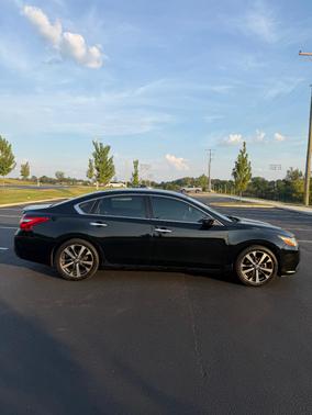 Black 2016 Nissan Altima 2.5 SR