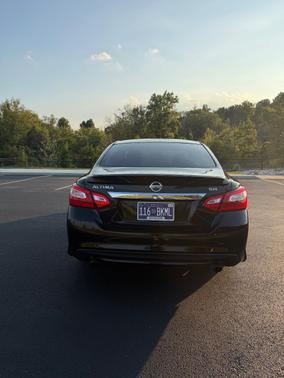 Black 2016 Nissan Altima 2.5 SR