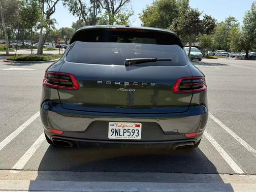 Gray 2018 Porsche Macan Macan