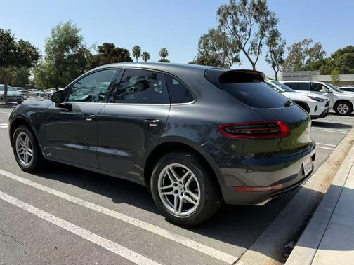 Gray 2018 Porsche Macan Macan