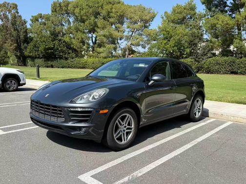 Gray 2018 Porsche Macan Macan