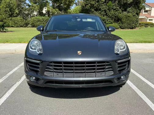 Gray 2018 Porsche Macan Macan