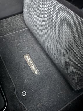 Black 2018 Nissan Altima 2.5 SV